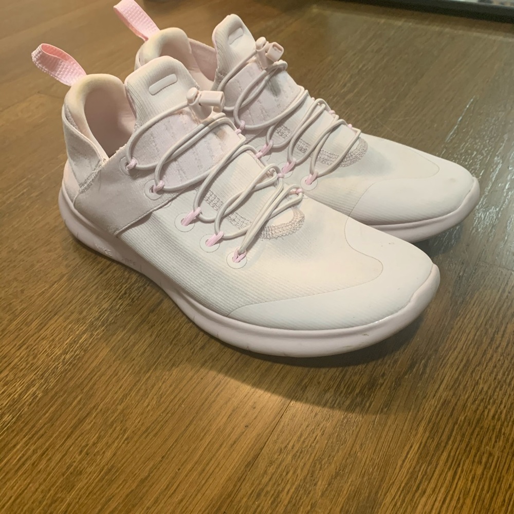 Nike commuter tennis shoe size 7.5 light pink